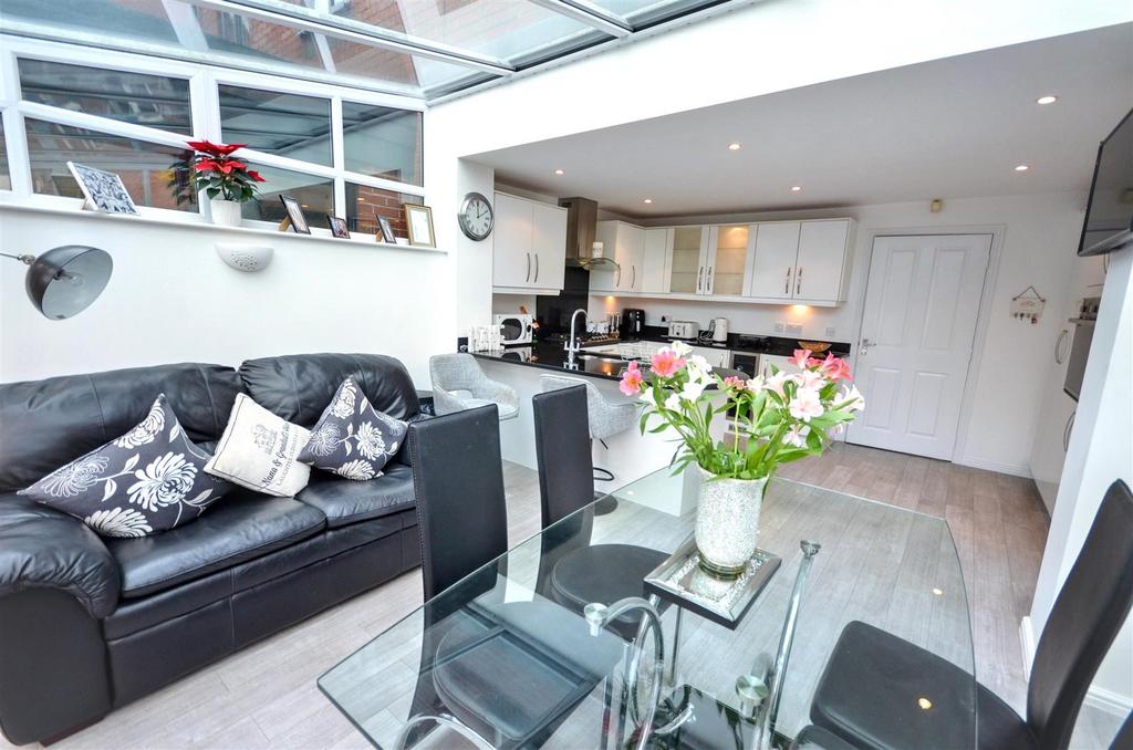 Kitchen &amp; Dining Room