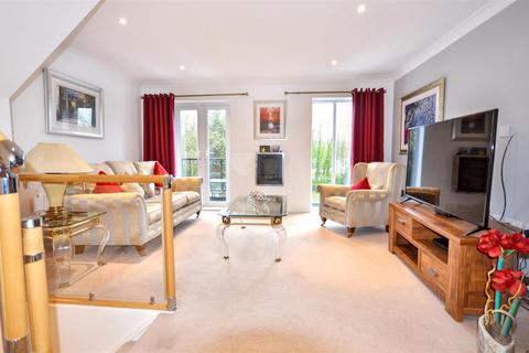 3 bedroom townhouse for sale, Rudyard Close, Stone