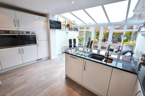 3 bedroom townhouse for sale, Rudyard Close, Stone