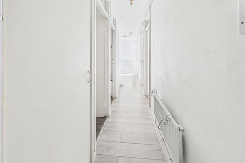 2 bedroom apartment for sale, Staines Road West, Sunbury-on-thames, Sunbury-on-Thames, Surrey, TW16 7BE