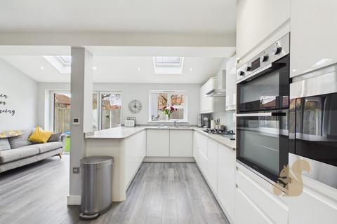 4 bedroom detached house for sale, Pampas Close, Colchester
