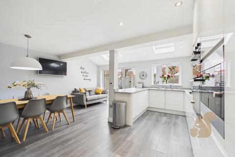 4 bedroom detached house for sale, Pampas Close, Colchester