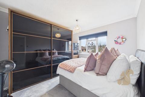 4 bedroom detached house for sale, Pampas Close, Colchester
