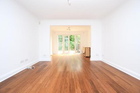 3 bedroom house to rent, Berkeley Close, Hornchurch, RM11