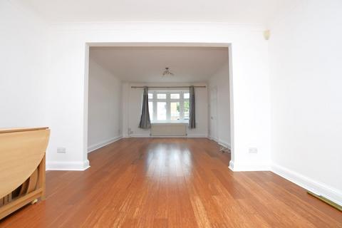 3 bedroom house to rent, Berkeley Close, Hornchurch, RM11