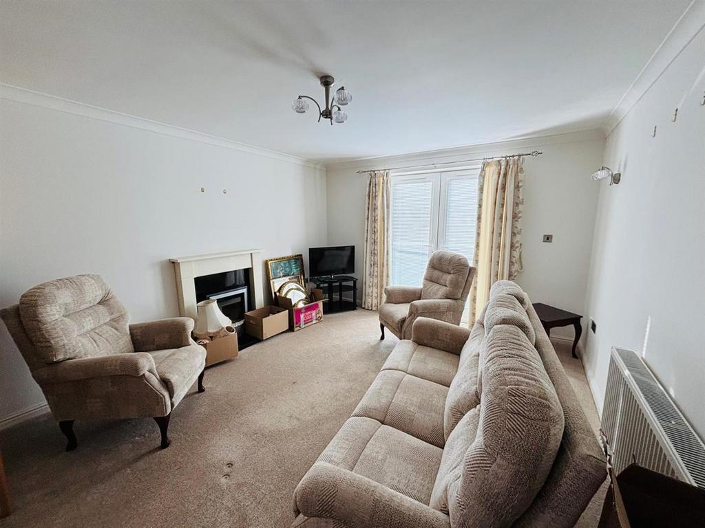 Living Room Area: