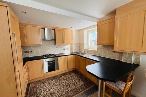 2 bedroom apartment for sale, Sandmoor Garth, Bradford