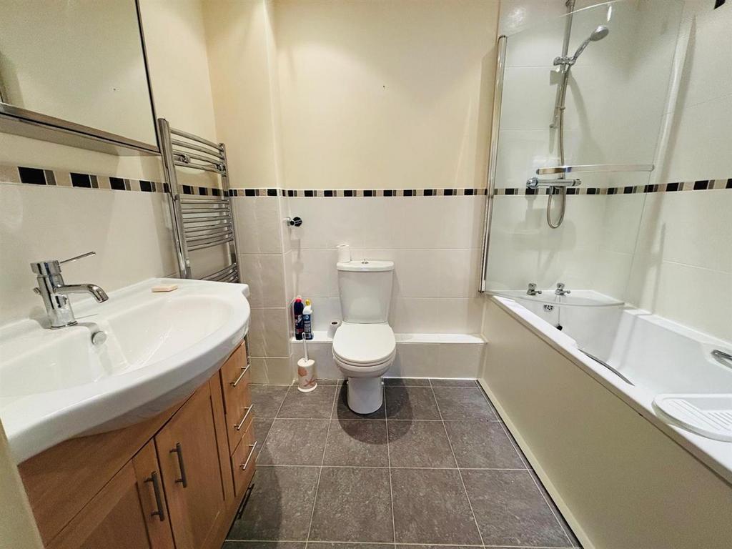 Bathroom / WC: