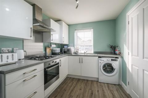 3 bedroom end of terrace house for sale, Weavers Avenue, Golcar, Huddersfield