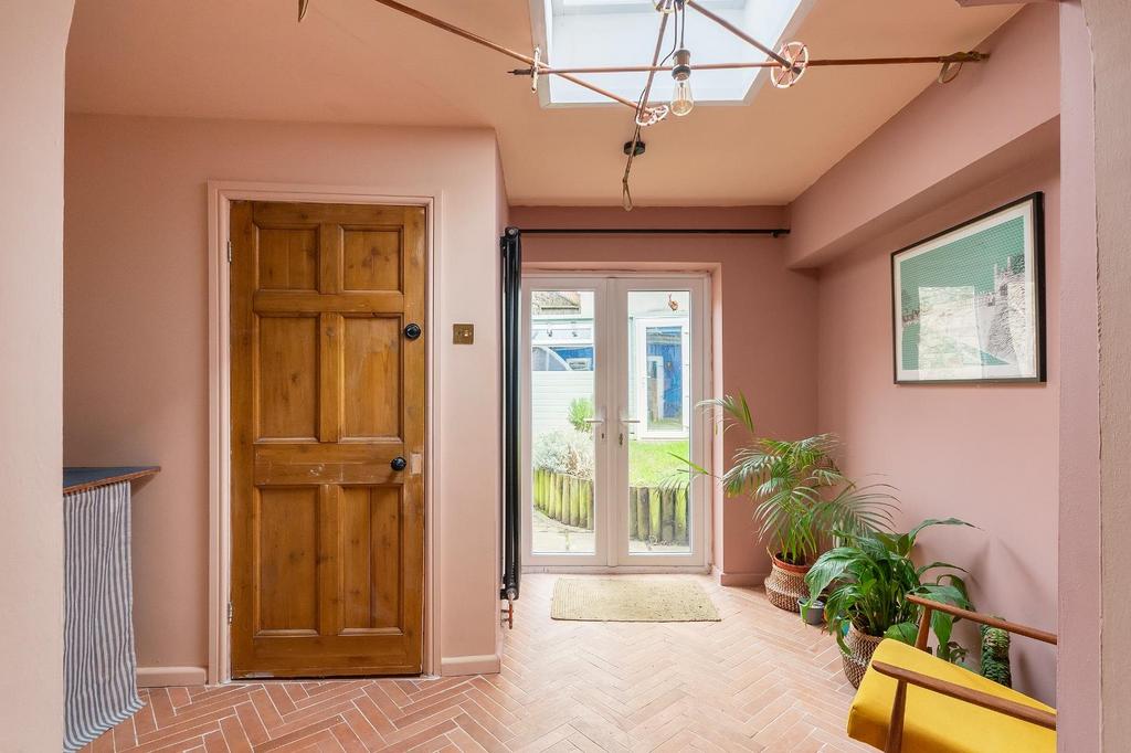1 B7 RSG - Sun Room C.jpg