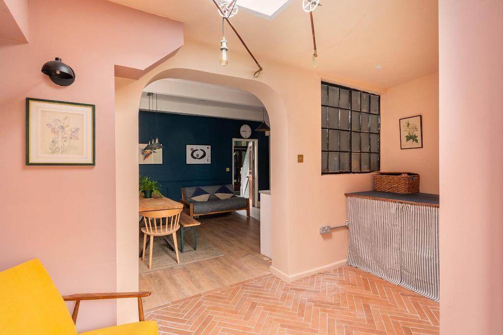 1 B7 RSG - Sun Room A.jpg