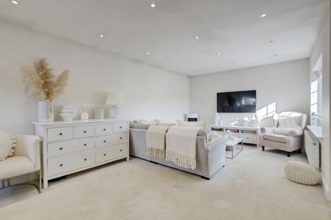 1 bedroom flat for sale, High Road, Benfleet, SS7