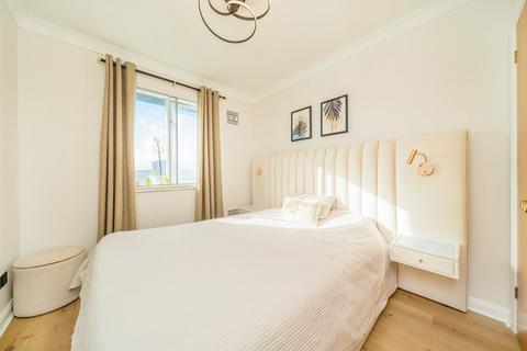 2 bedroom flat for sale, Hanworth Road, Hounslow TW3