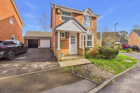 Twin Oaks Close, Broadstone, Dorset, BH18