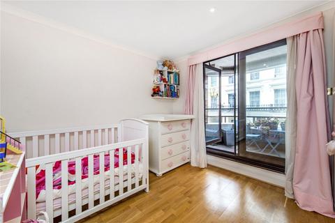 3 bedroom flat to rent, Evesham House, London W2