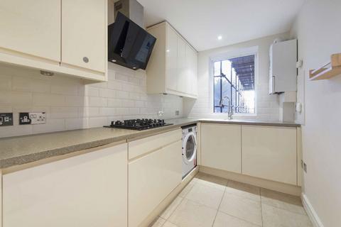 3 bedroom flat to rent, Evesham House, London W2
