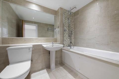 3 bedroom flat to rent, Evesham House, London W2