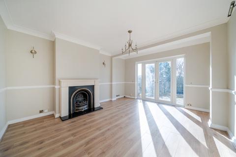 4 bedroom semi-detached house to rent, The Drive Coulsdon CR5