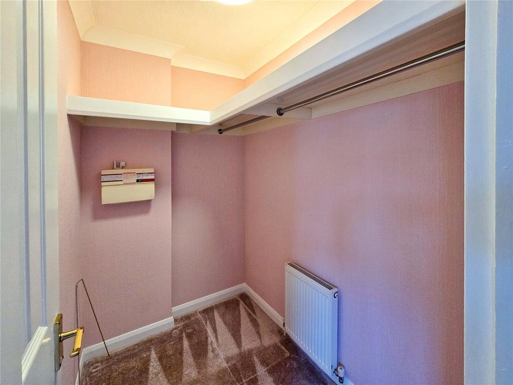 Walk-In-Wardrobe