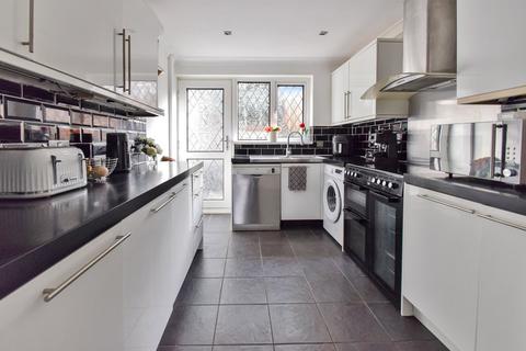 3 bedroom detached house for sale, Romney Road, Walderslade, Chatham, ME5