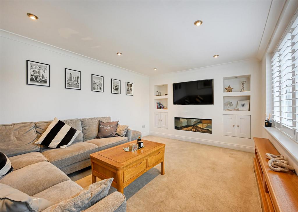 19 Hall Close-06.jpg