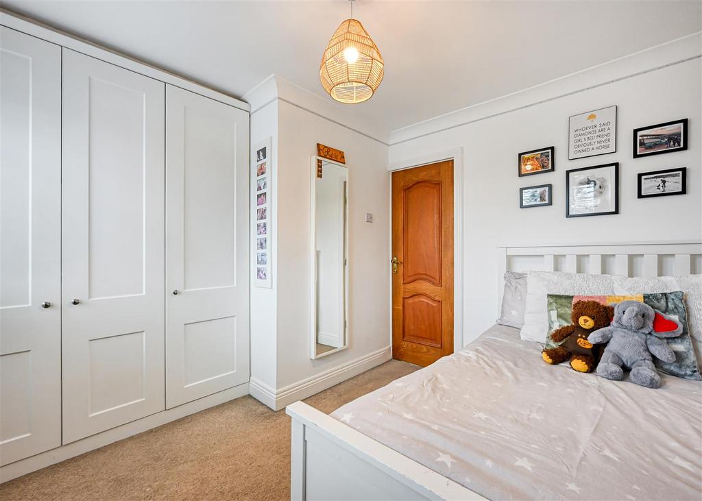 19 Hall Close-25.jpg