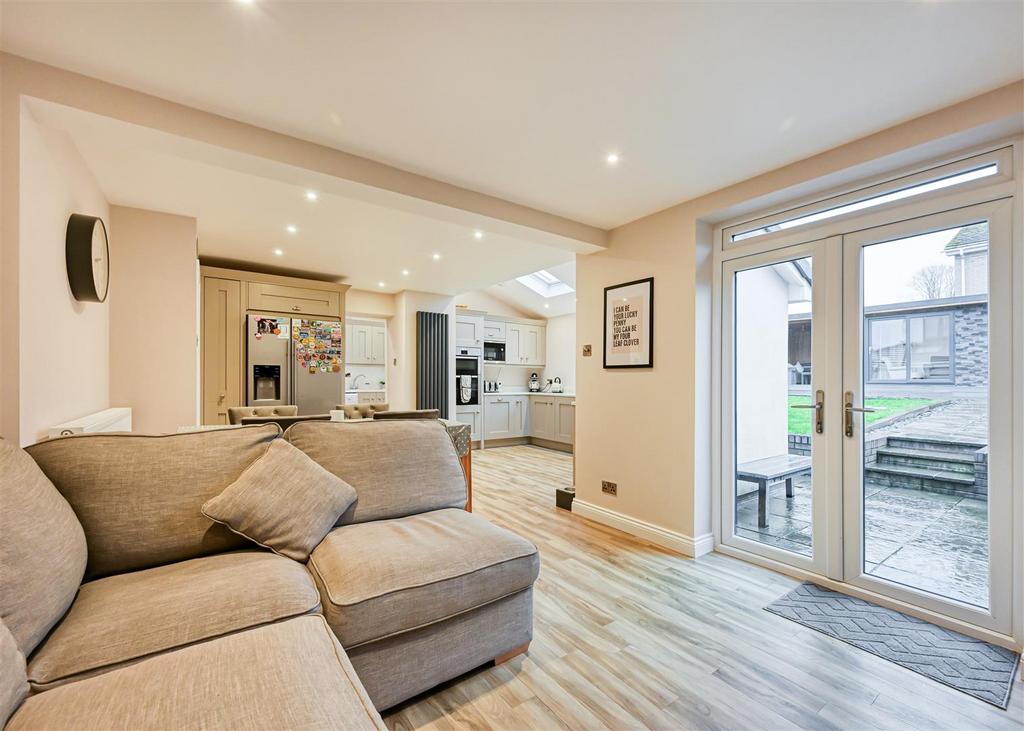 19 Hall Close-14.jpg
