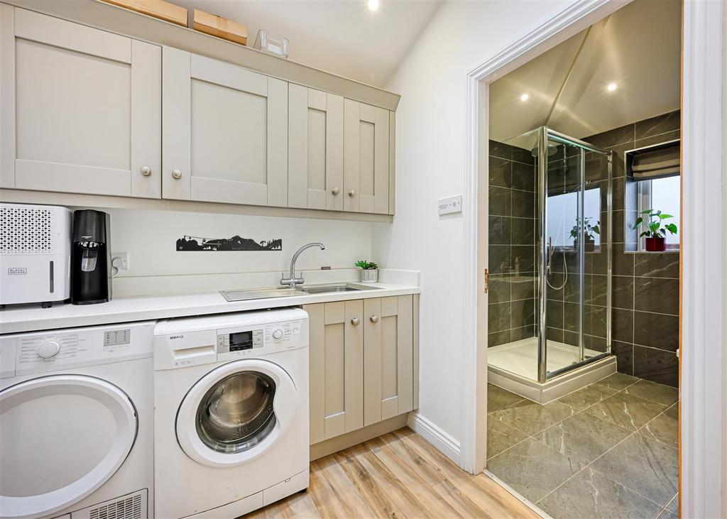 19 Hall Close-16.jpg