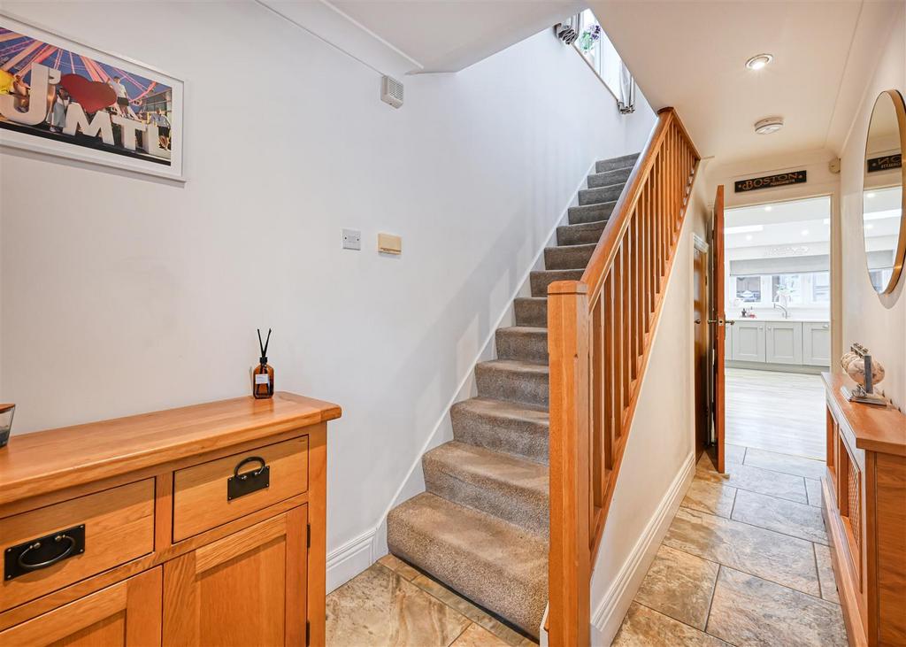 19 Hall Close-05.jpg