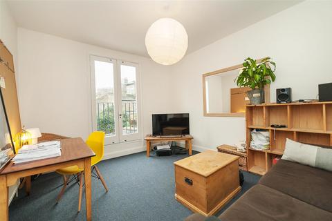 1 bedroom flat to rent, Grazebrook Road, Stoke Newington , London, N16