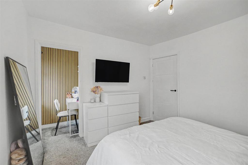 Bedroom 1 2.jpeg