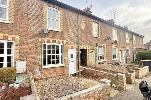 3 bedroom terraced house to rent, The Lane, Chalton, LU4 9UE