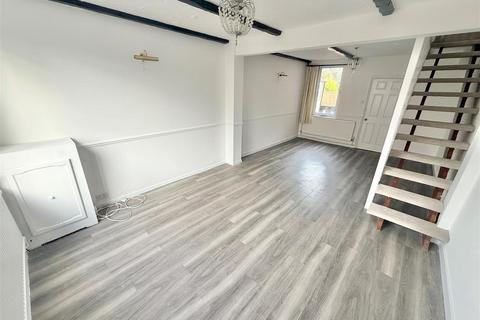 3 bedroom terraced house to rent, The Lane, Chalton, LU4 9UE