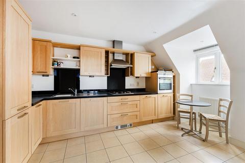2 bedroom apartment for sale, Between Streets, Cobham
