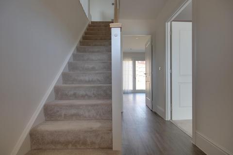 3 bedroom detached house to rent, Arthur Keene Close, Great Oldbury, Stonehouse