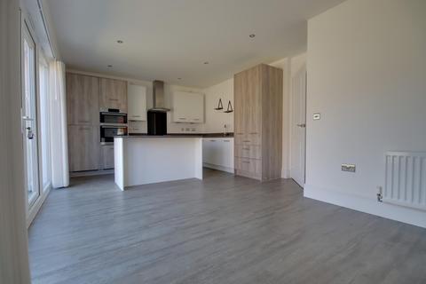 3 bedroom detached house to rent, Arthur Keene Close, Great Oldbury, Stonehouse