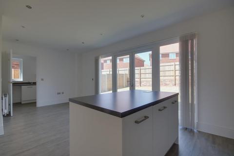 3 bedroom detached house to rent, Arthur Keene Close, Great Oldbury, Stonehouse
