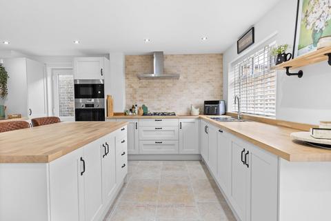 3 bedroom detached house for sale, St. Catherines Road, Crawley RH10