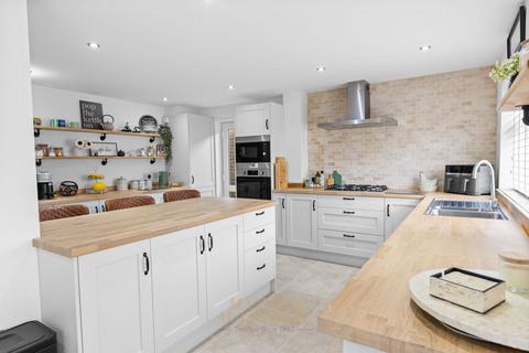 3 bedroom detached house for sale, St. Catherines Road, Crawley RH10
