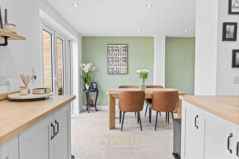3 bedroom detached house for sale, St. Catherines Road, Crawley RH10