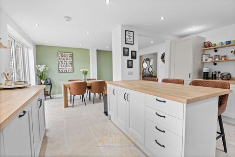 3 bedroom detached house for sale, St. Catherines Road, Crawley RH10