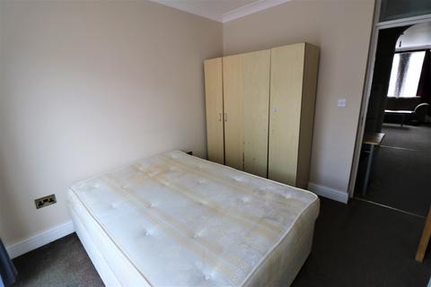 1 bedroom flat to rent, Mayfair Avenue, Ilford IG1