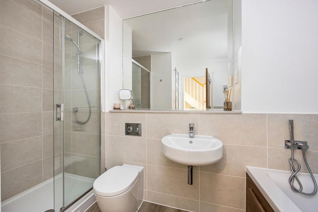 Family bathroom on first floor