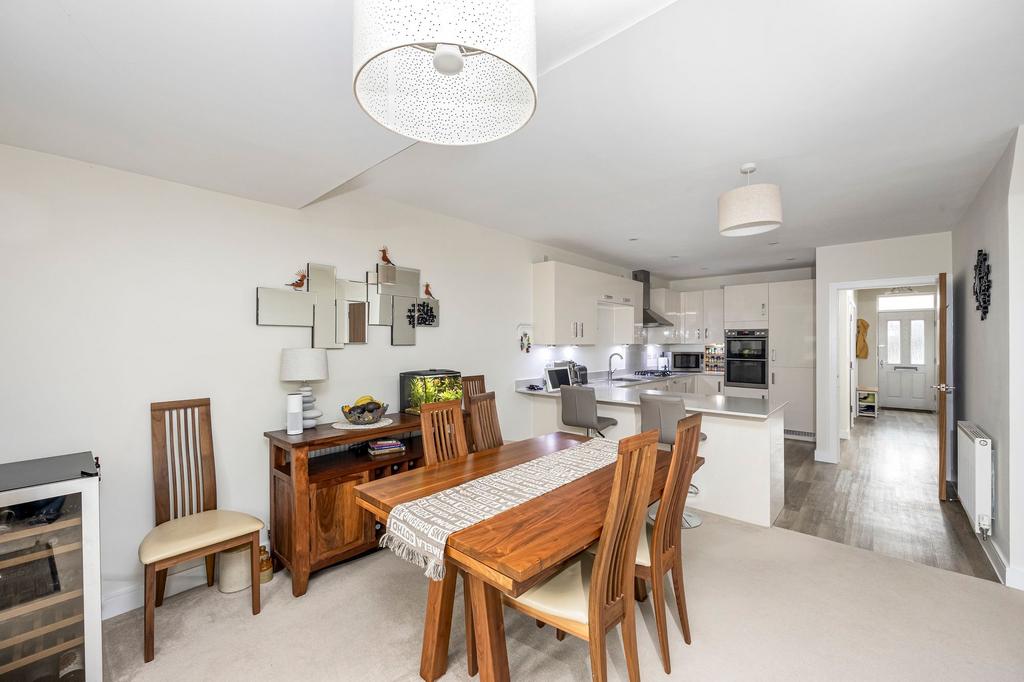 Kitchen/ Dining room