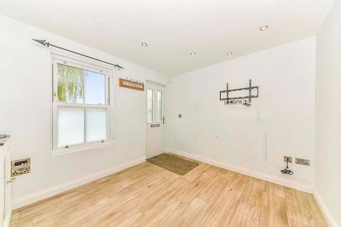 2 bedroom terraced house to rent, Brazenose Lane, PE9