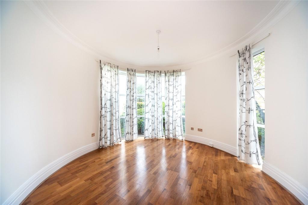 Apartment in Richmond - View 4