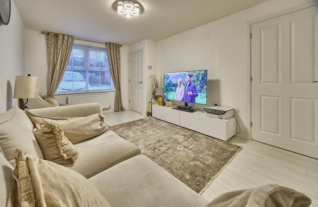 Lounge to front