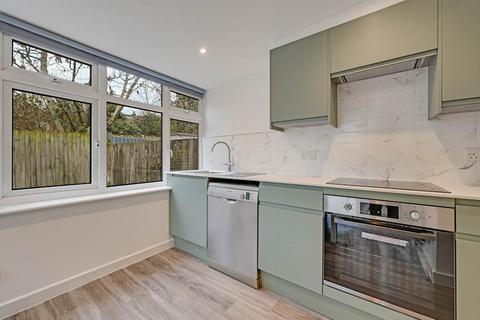 2 bedroom flat for sale, Connell Crescent, London W5