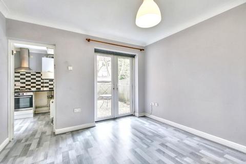1 bedroom flat to rent, Tolcarne Drive, Pinner HA5