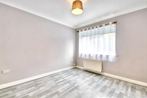 1 bedroom flat to rent, Tolcarne Drive, Pinner HA5
